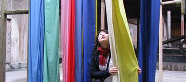 Dyeing workshop makes cloth workshop more artistic